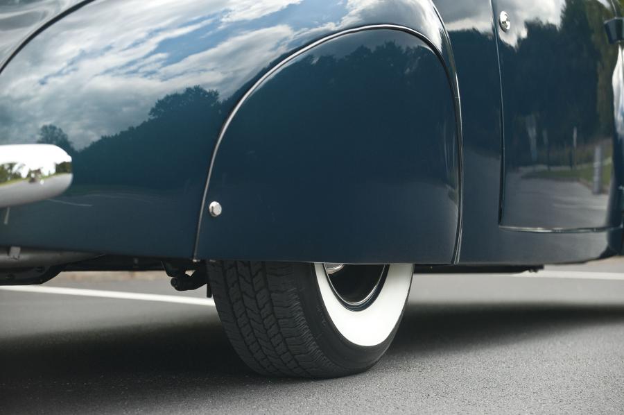  Lincoln Continental Resto-Rod Coupe 1941 года  (фото 6 из 18)